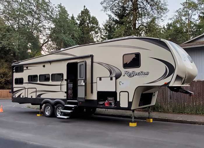 2019 Grand Design 28BH RV receiving solar installation